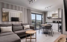 Paragon Urbane Central Modern Rooftop Pool