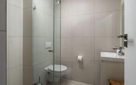 Paragon Urbane Central Modern Rooftop Pool